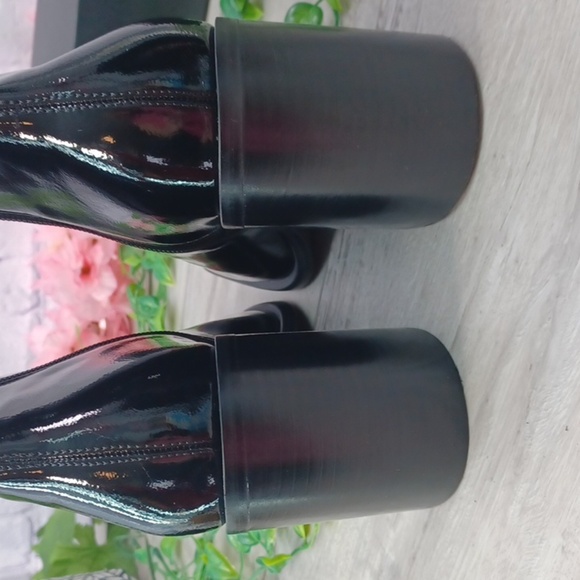 Steve Madden Rolfe Block Heel Bootie NWOB - Picture 7 of 8